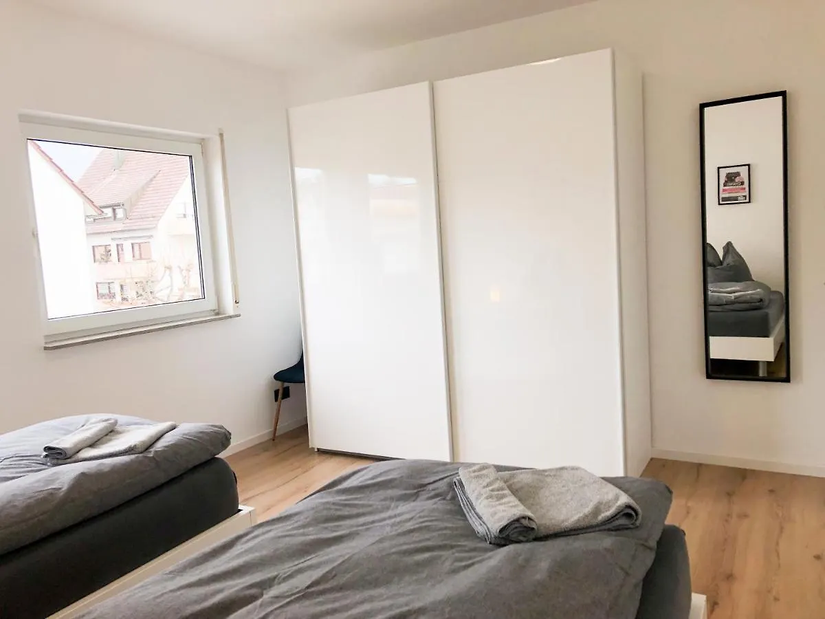 Deluxe Apartments Messe Flughafen لينفلدن اشتردين